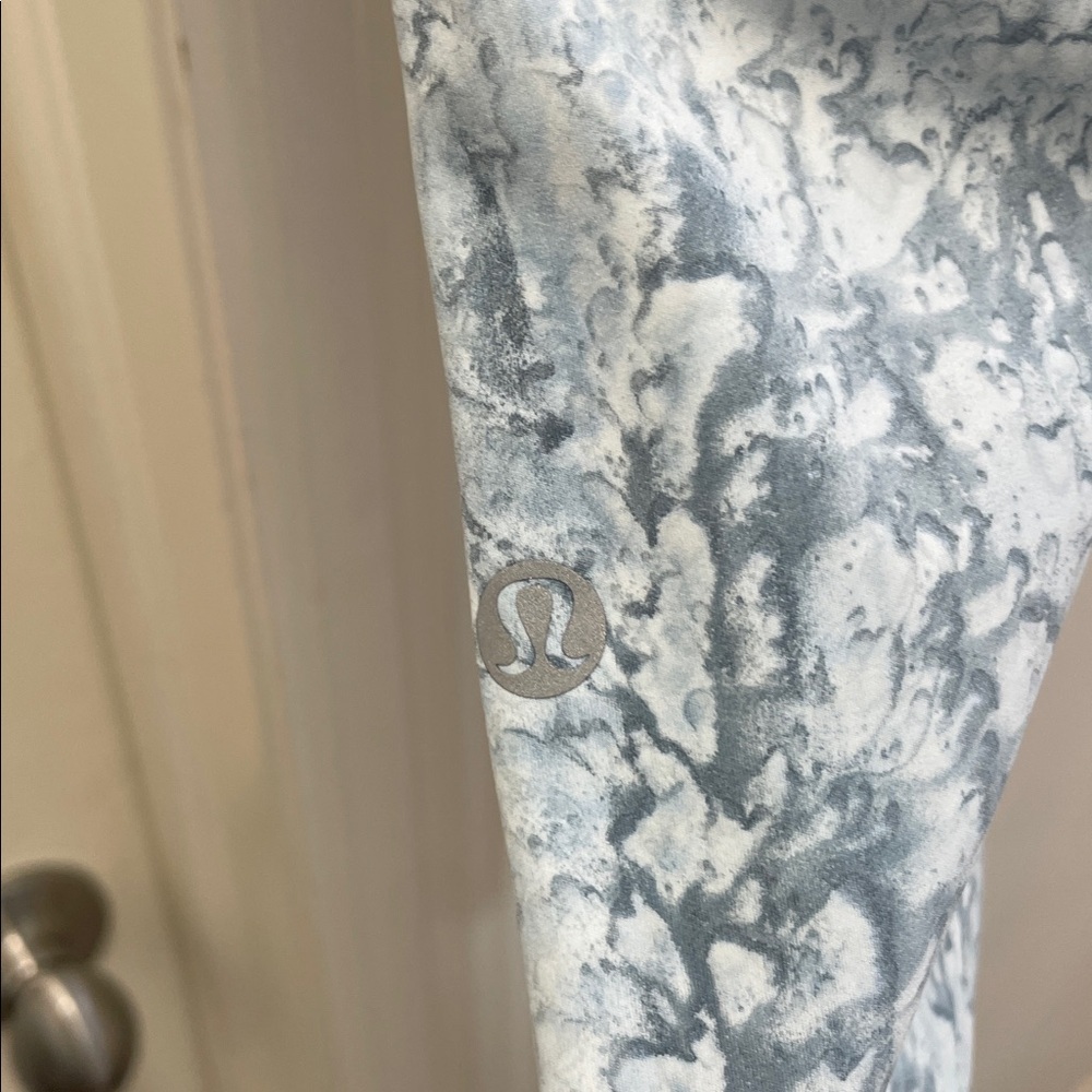 Lululemon - Classic Athletic Ankle Leggings - Black / White 12 - Picture 3 of 11